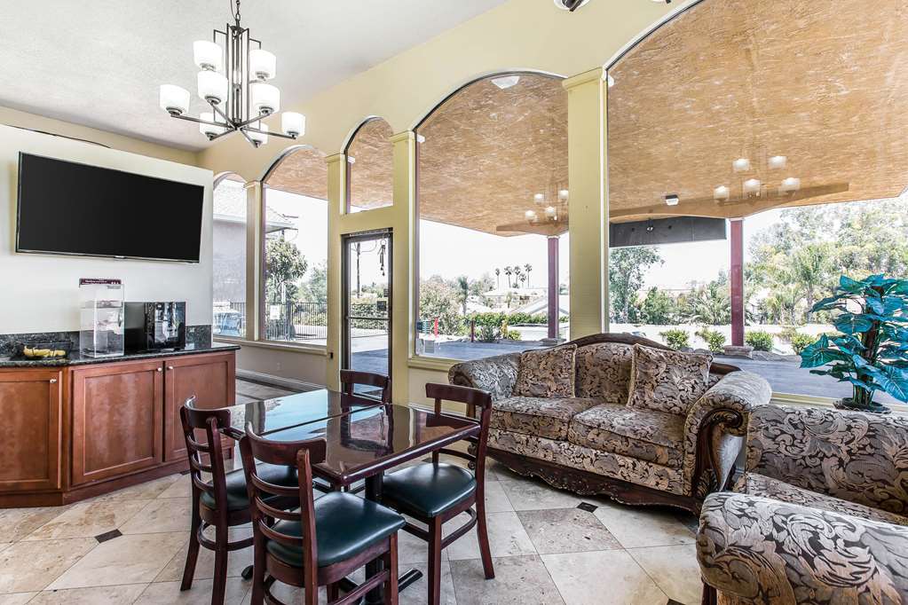 Rodeway Inn & Suites Canyon Lake Menifee West - photo 7
