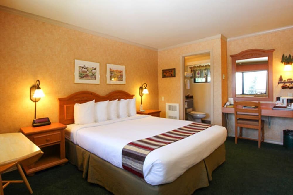Pepper Tree Inn - photo 13