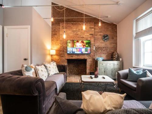 A Vibrant Characterful Mews House with Air Con Pass the Keys — 4-Star Luxury Hotel in London, United Kingdom