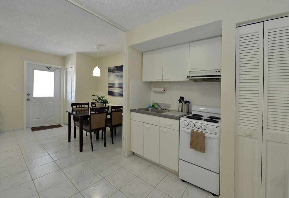 Hollywood by the Sea Hotel - photo 34