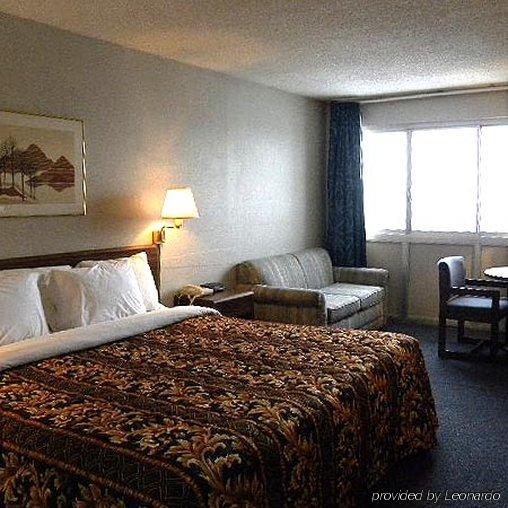 Magnuson Hotel Lansing - photo 5