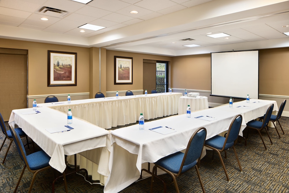 Holiday Inn Express & Suites Alpharetta Windward Parkway by IHG - photo 48