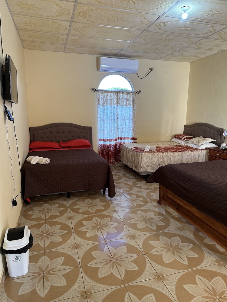 Hotel y Restaurante Mariana in Jucuaran, El Salvador