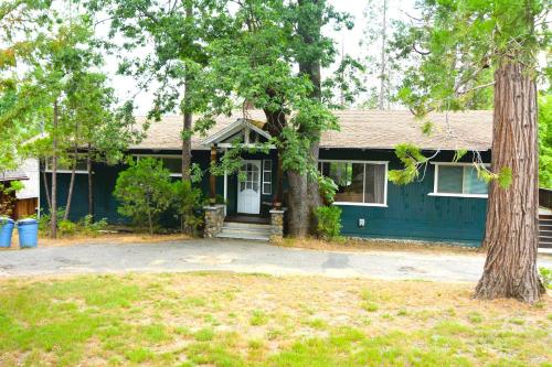 Johnson Lake FrontReduced Nightly Rates — hotel in Bass Lake