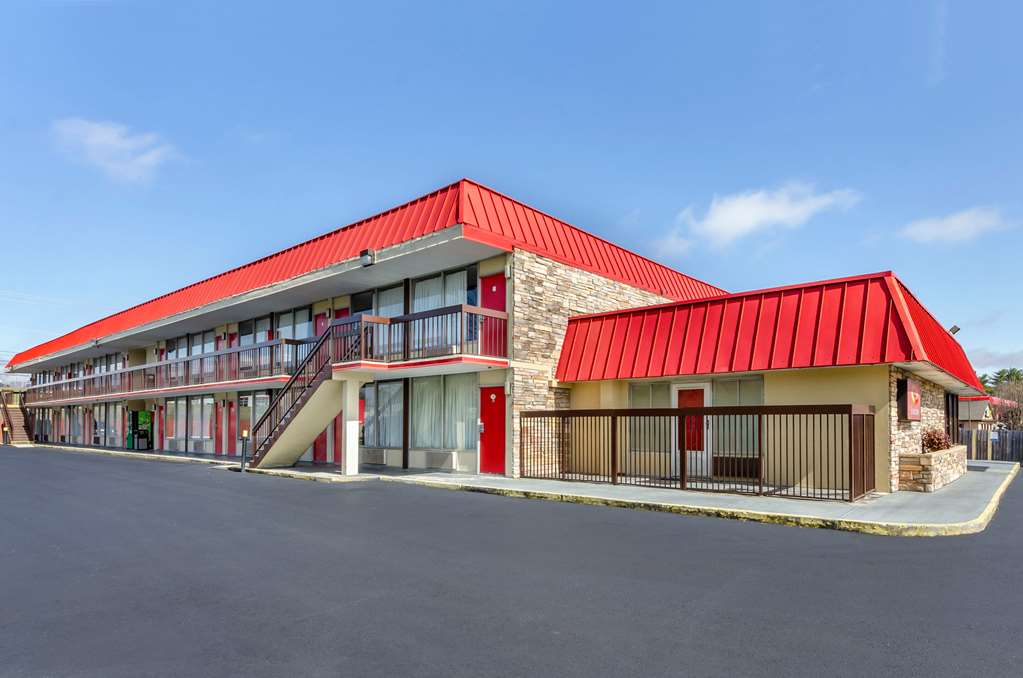Econo Lodge Civic Center - photo 4