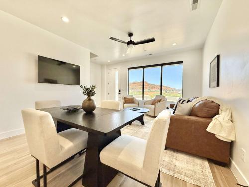 Modern Luxury Townhome near Zion and Bryce Canyon in Kanab, United States