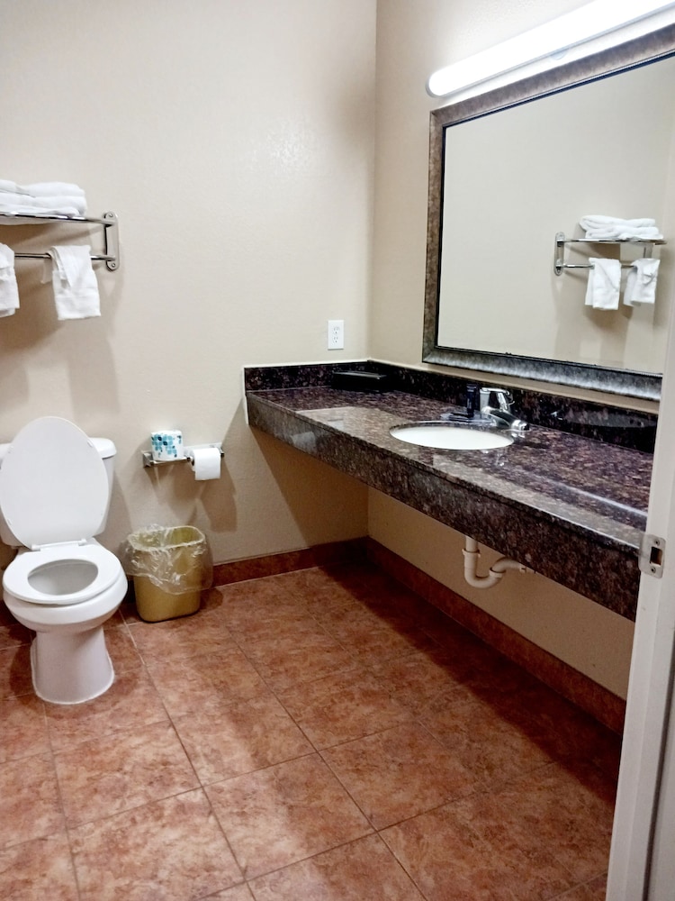 Yorktown Inn And Suites - photo 63