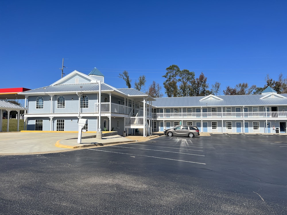 Key West Inn Millbrook - photo 16