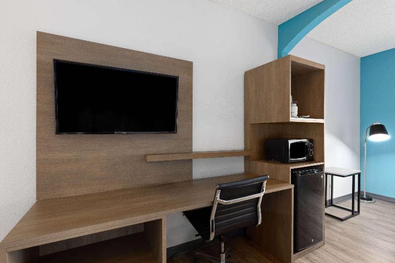 MainStay Suites Decatur River City - photo 41