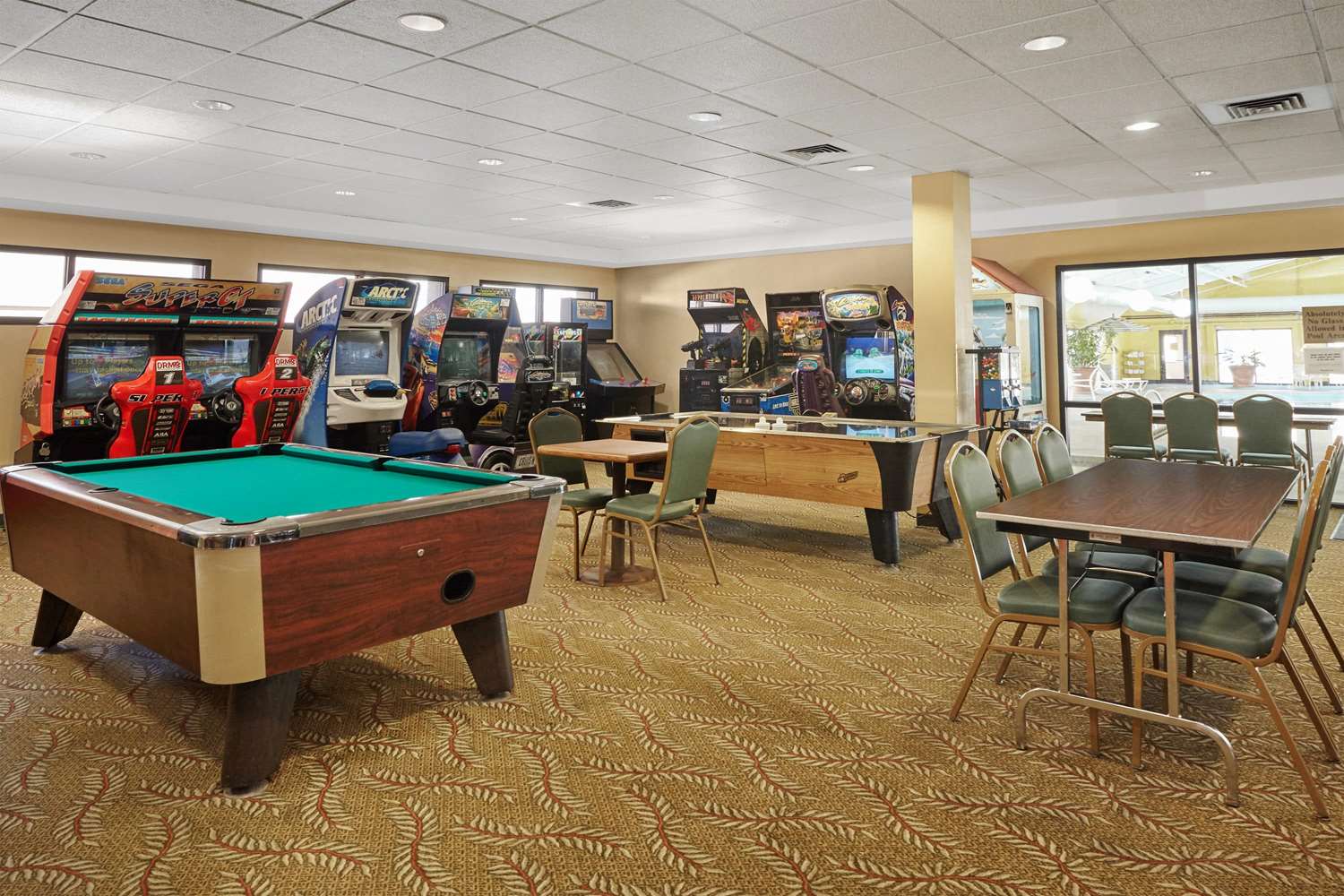 Madison Plaza Hotel - photo 16