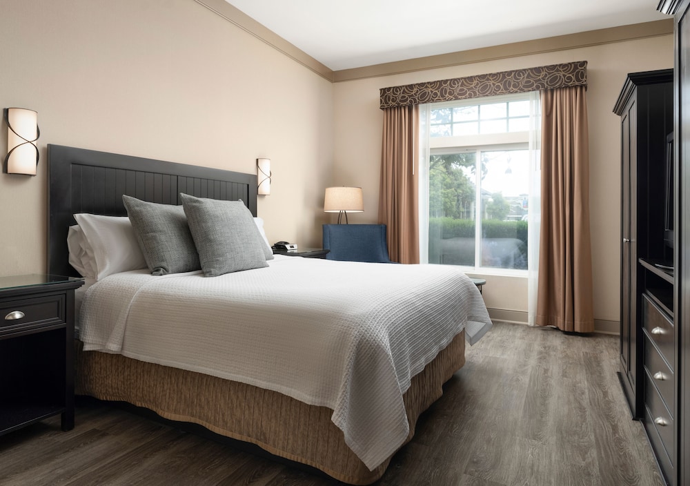West Inn & Suites - photo 11