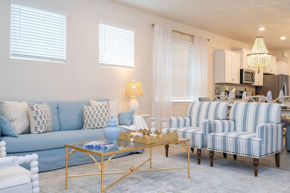 Amazing 5 Suite Home With Resort style Amenities - photo 8