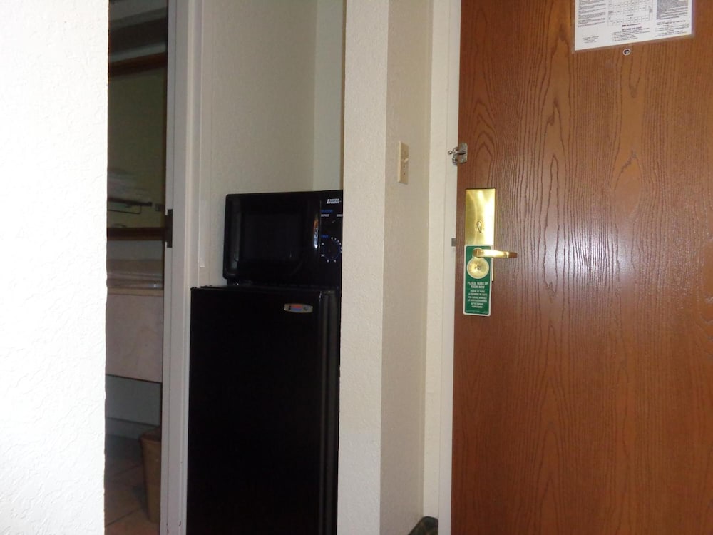 Ruskin Inn Hotel - photo 40