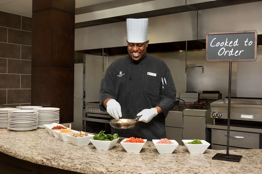 Embassy Suites by Hilton Jackson North Ridgeland - photo 25