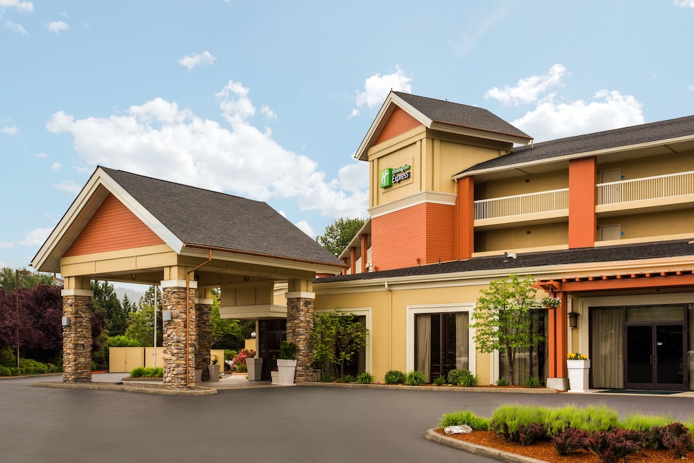 Holiday Inn Express Roseburg by IHG - photo 46