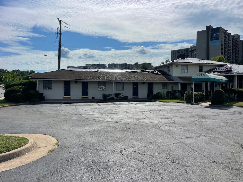 Budget Host Travelers Motel - photo 17