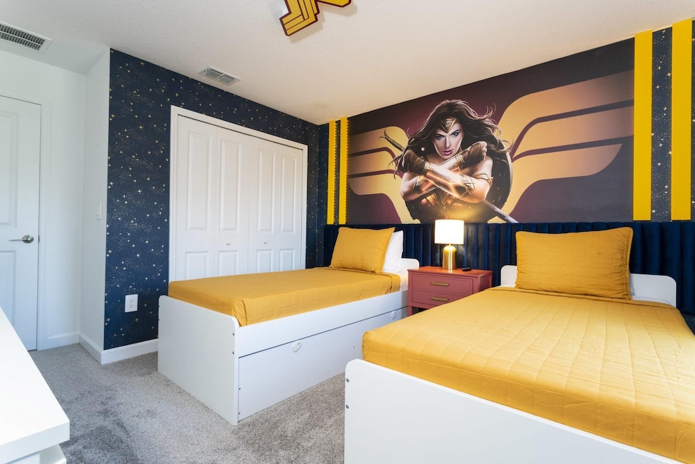 Chic Modern Marvel Themed Beds Private Pool - photo 9