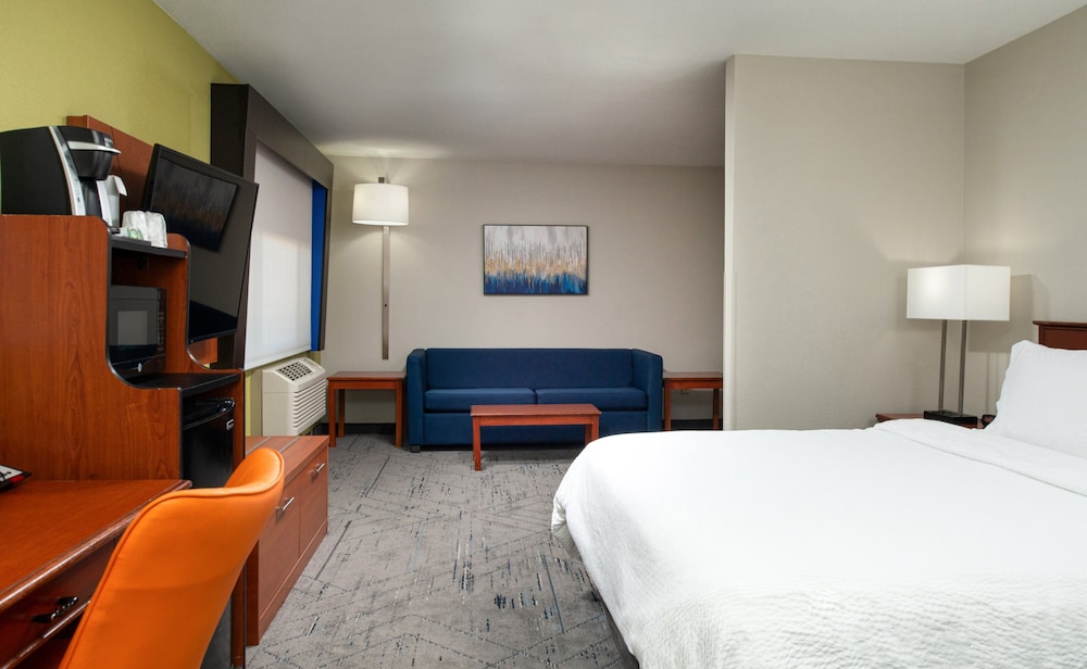 Holiday Inn Express Suites Farmington - photo 40