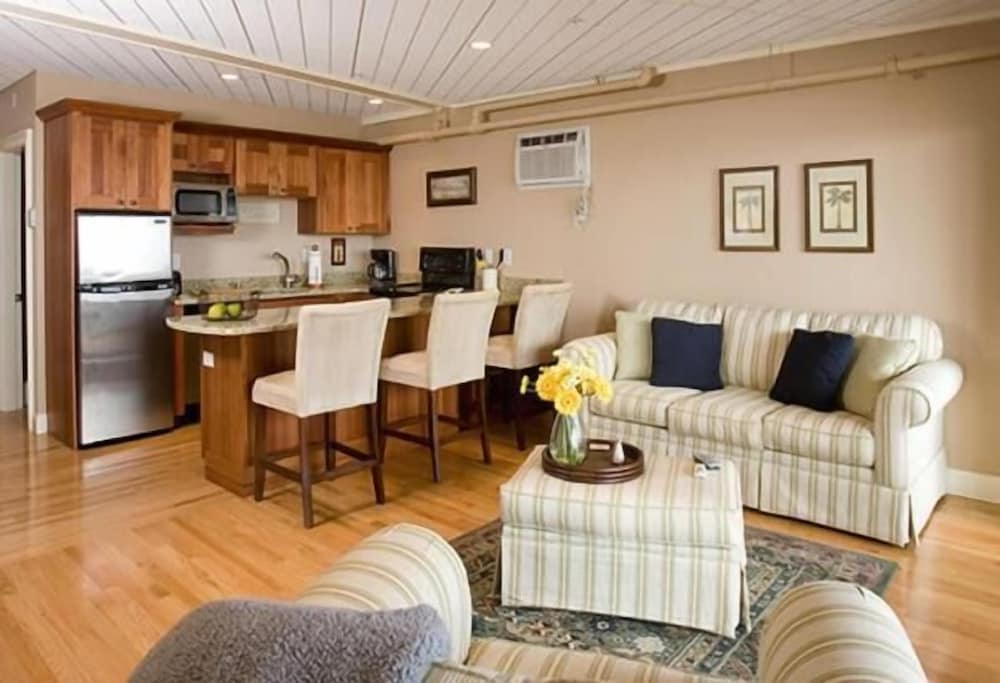 Sands by the Sea Motel - photo 37