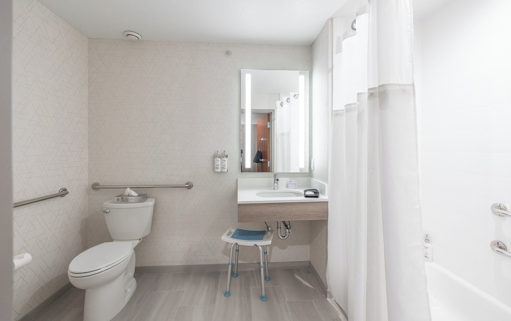 Holiday Inn Express Hotel & Suites St. Robert by IHG - photo 30