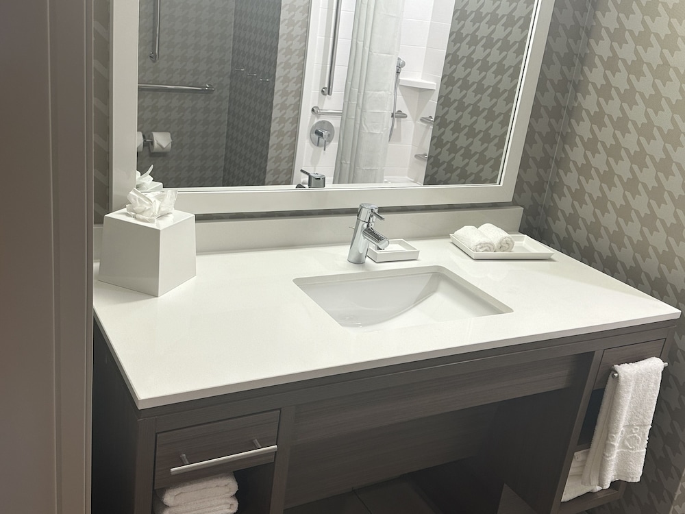 Home2 Suites By Hilton Racine - photo 13