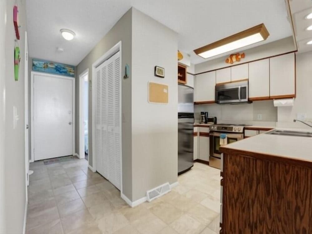 Beach Blanket Spacious Condo With Private Beach Access And Resort Amenities 3 Bedroom Condo by RedAwning - photo 14