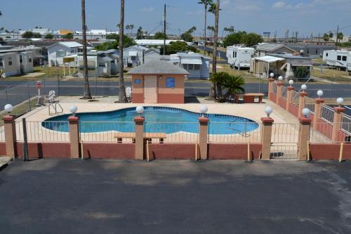 Deluxe Inn and Suites Weslaco - photo 23