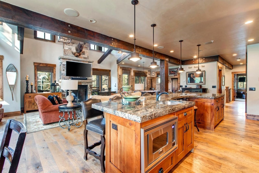 Best Location Steps to Main St Free City Bus to Deer Valley PC Resort Expansive 4 Bedroom Penthouse with Hot Tub BBQ PRH 685 by KBM Resorts - photo 12