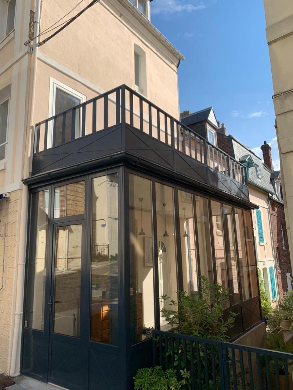 Maison De Pécheur 3 Chambres Centre Ville 10 Min De La Plage Good Mindset — 4-Star Luxury Hotel in Trouville-Sur-Mer, France