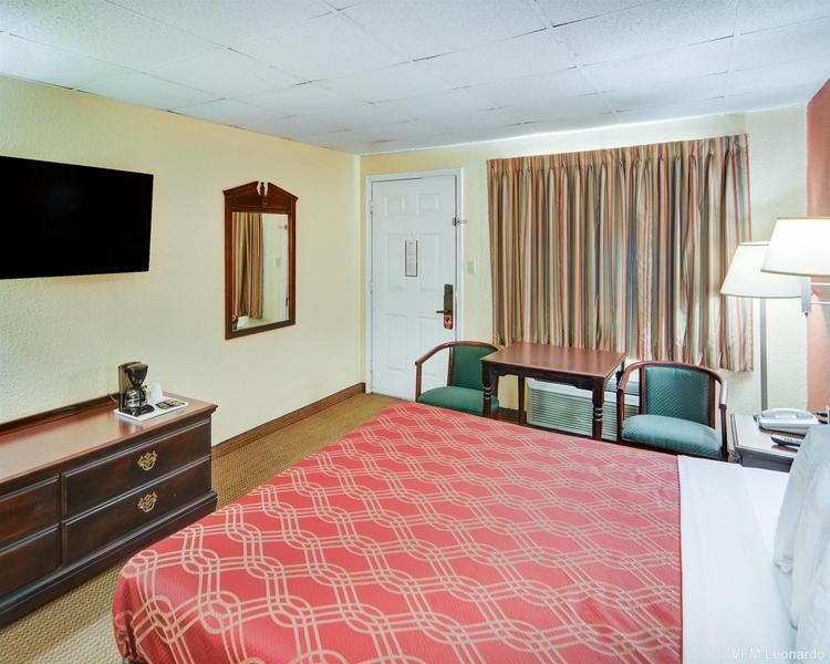 Econo Lodge Marshall - photo 3