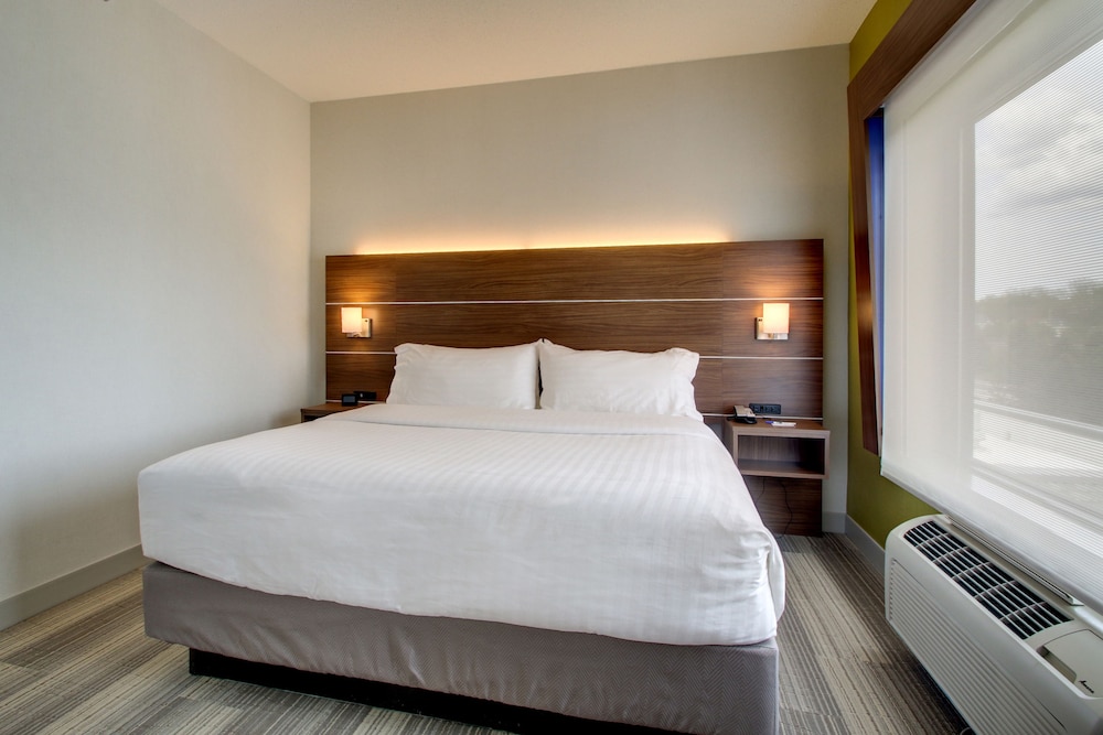 Holiday Inn Express & Suites Aurora Naperville by IHG - photo 21