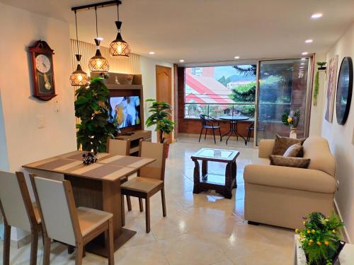 Exclusivo Apto lujoso central sereno y cómodo 302 — 4-Star Luxury Hotel in Medellin, Colombia