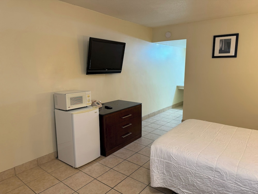 Big Chile Inn & Suites - photo 18