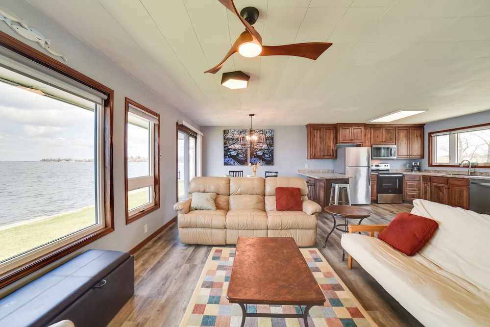BBQ Ready: Lakefront Retreat in Watertown — hotel in Watertown