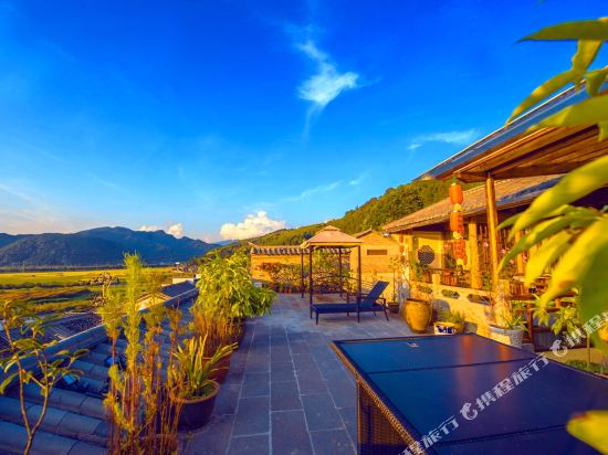 Hemuju Viewing Inn in Tengyue, People's Republic of China