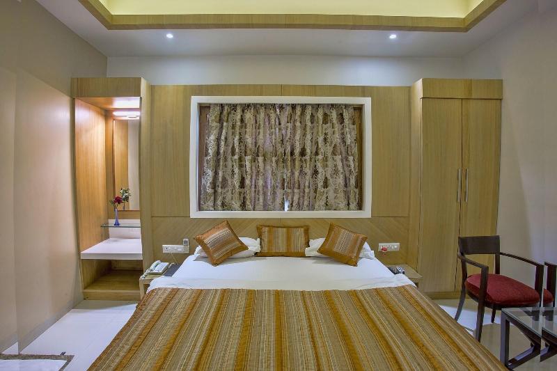 Deepali Palace by OYO Rooms - carbon neutral hotel in Sagar