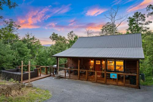 Pinecone Hideaway - carbon neutral hotel in Sevierville