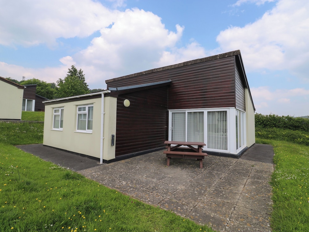 Harcombe House Accessible Pet Free Bungalow Sleeps 5 — 4-Star Luxury Hotel in Newton Abbot, United Kingdom