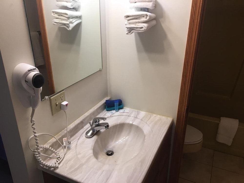 Coho Motel and Suites - photo 25