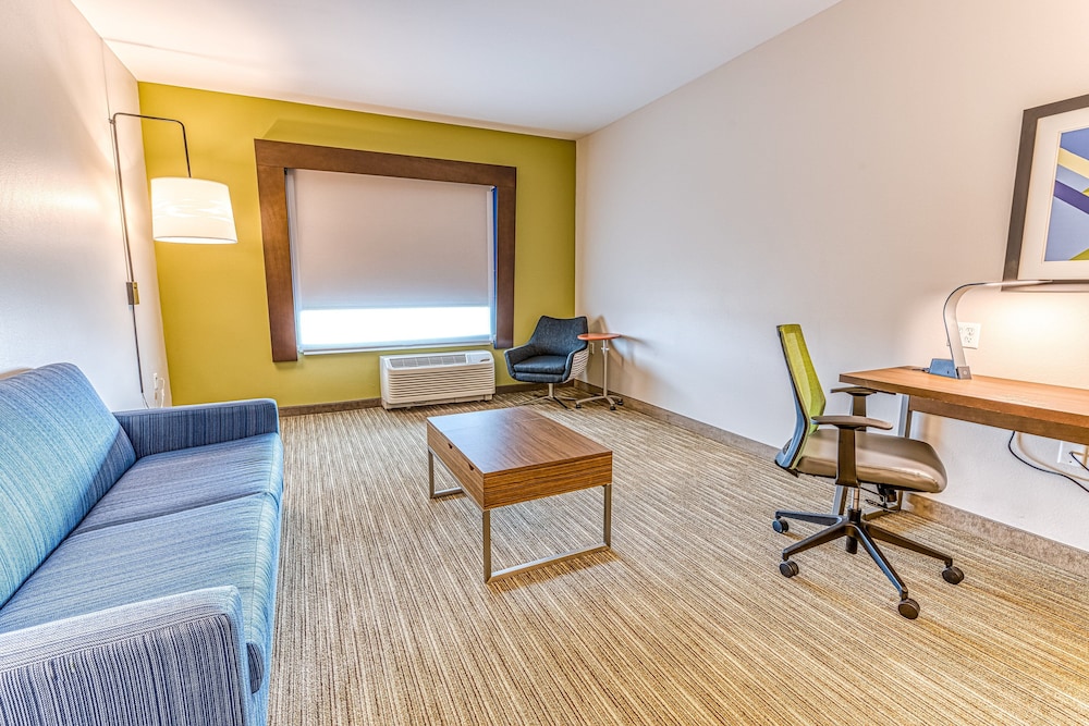 Holiday Inn Express & Suites Rantoul by IHG - photo 15