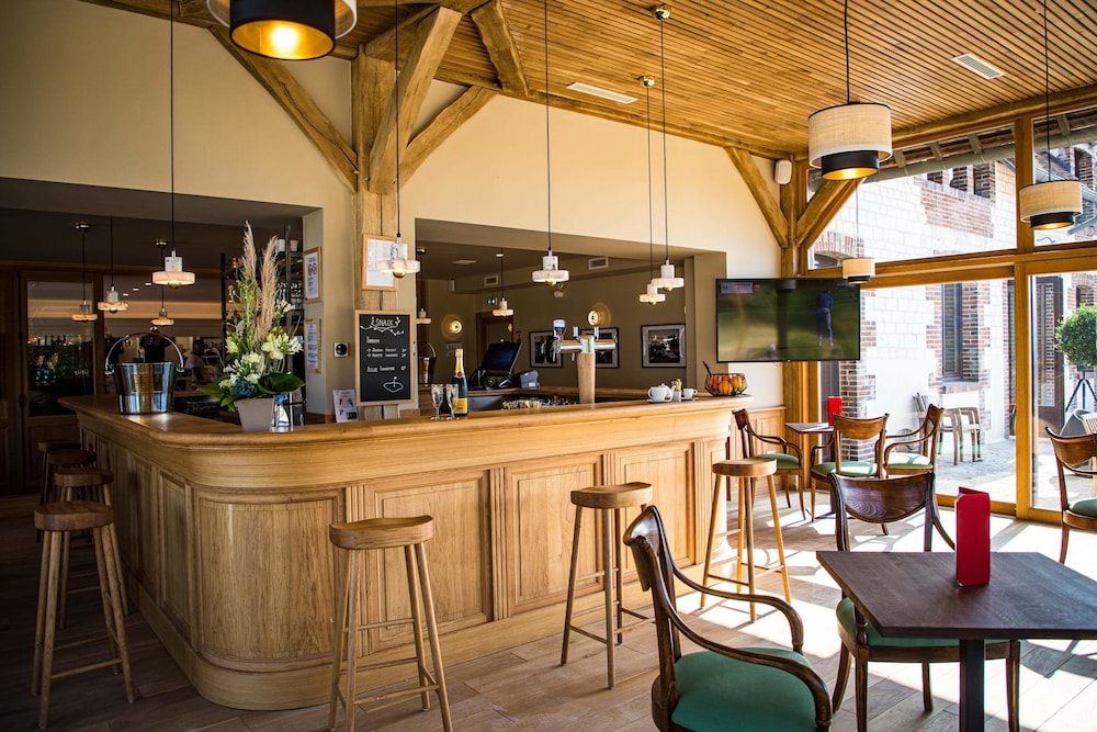 Domaine Et Golf Du Roncemay — 4-Star Luxury Hotel in Aillant-Sur-Tholon, France