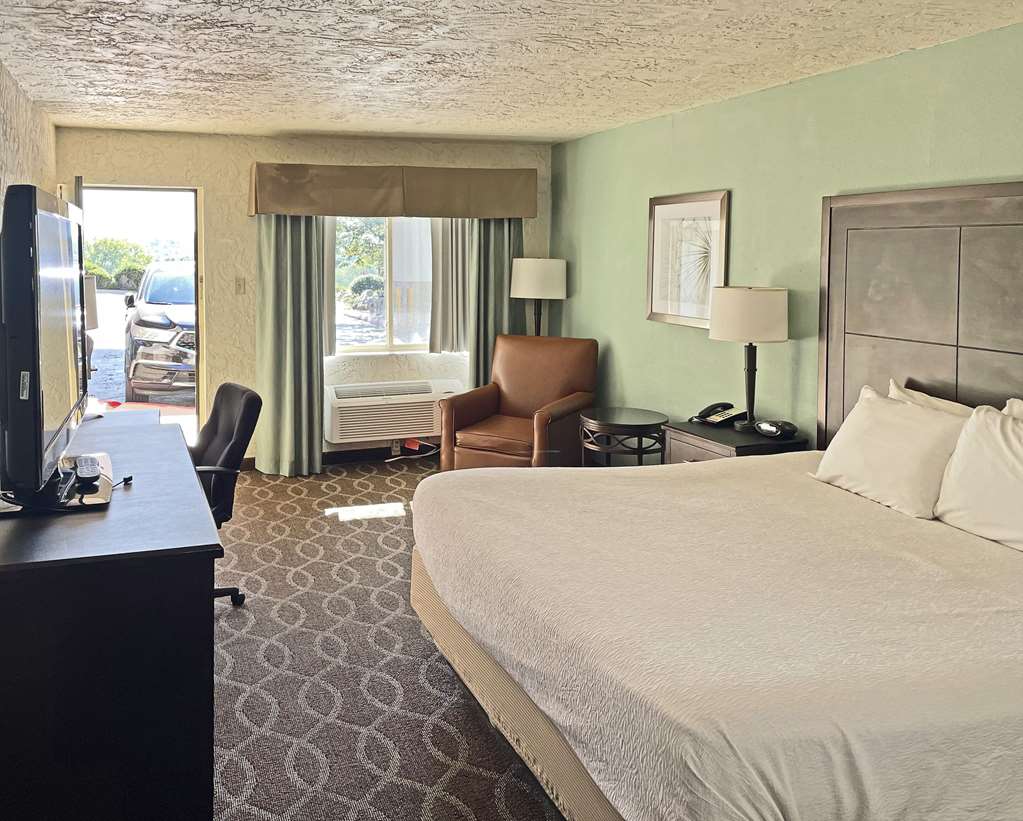 Quality Inn Clinton North - photo 18