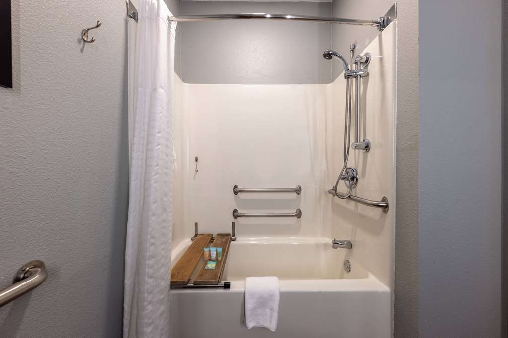 AmericInn by Wyndham Duluth - photo 36