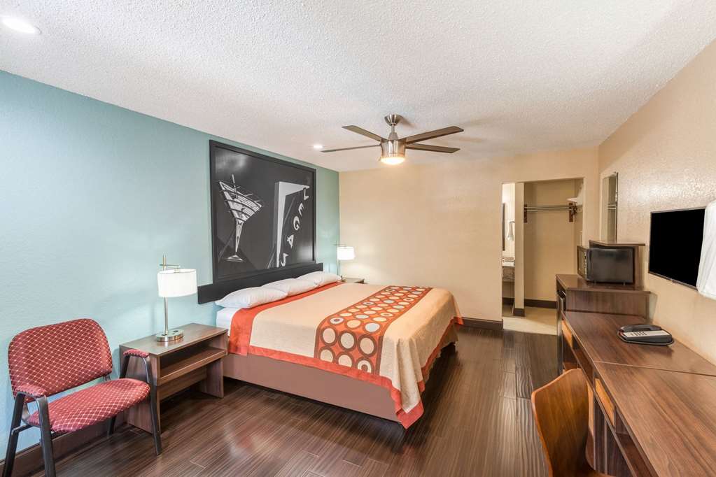 Super 8 by Wyndham Austin University Downtown Area - photo 11