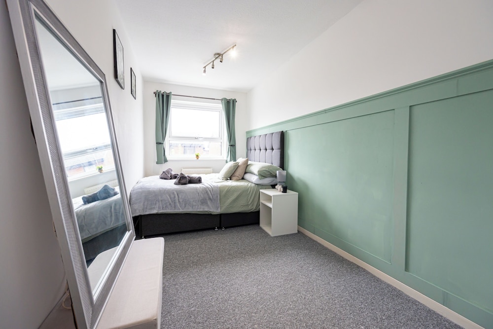 Relaxing 4BR Near City Centre — hotel in Salford