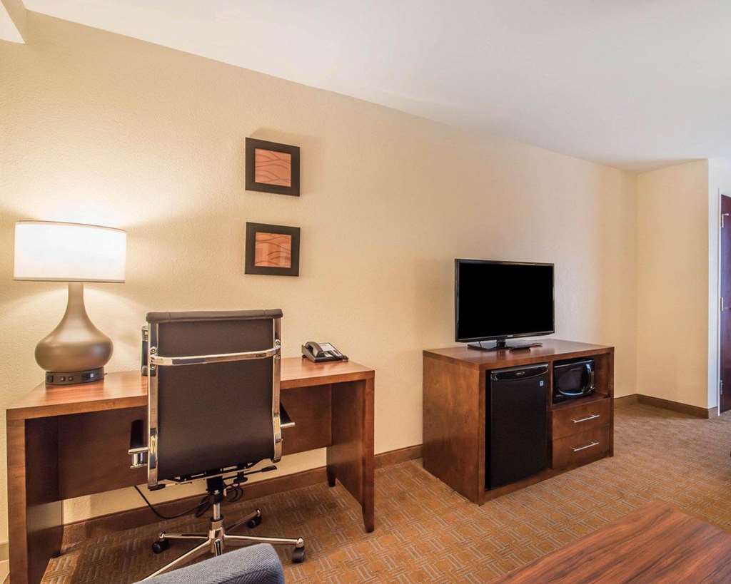 Comfort Inn & Suites Brattleboro I 91 - photo 13
