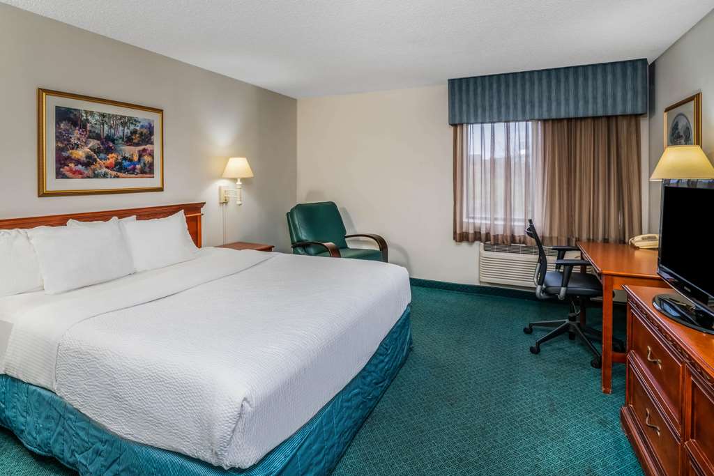 La Quinta Inn & Suites by Wyndham Nashville Franklin - photo 13