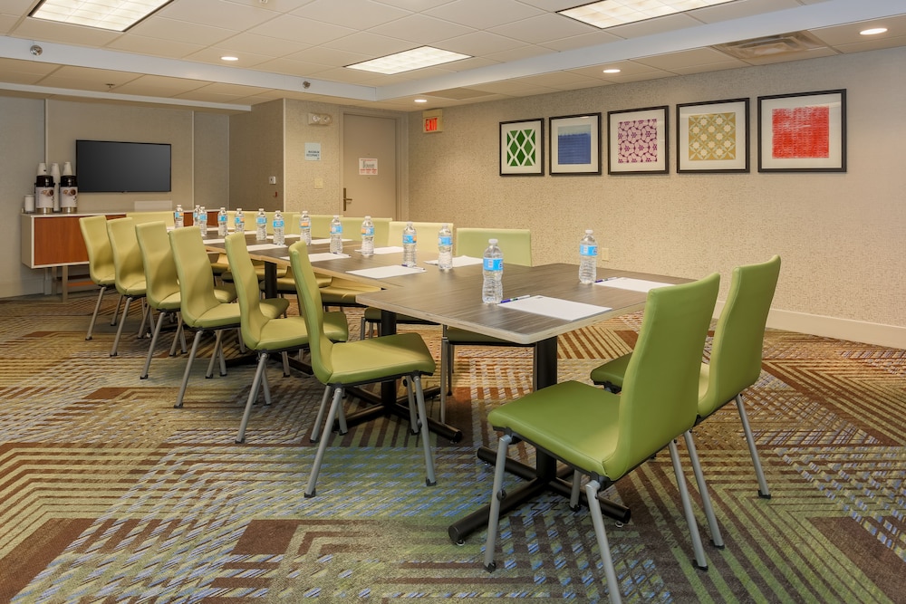 Holiday Inn Express Milwaukee West Medical Center by IHG - photo 43