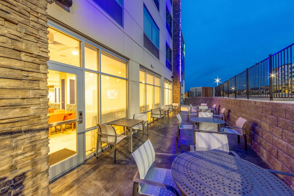 Holiday Inn Express & Suites Harrisonburg University Area by IHG - photo 54