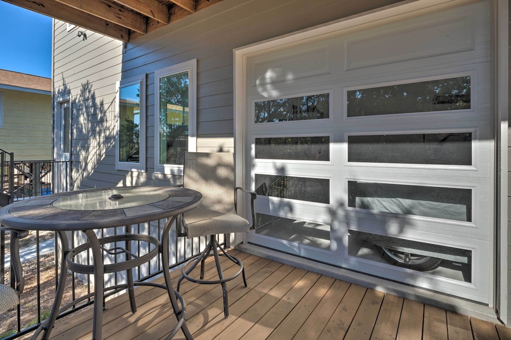 Modern Lake Travis Haven with Resort Amenities - photo 9